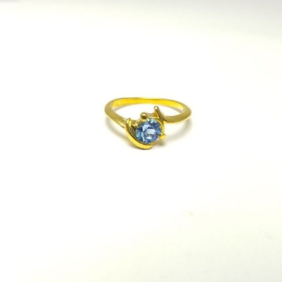 Vintatge Blue Rhinestone Solitare Ring, Gold Tone Band, Minimal Design, Estate - Picture 7 of 7